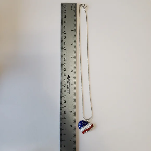 Exquisite Heart-Shaped Rhinestone Pendant Necklace - Dazzling Zinc Alloy Jewelry - Picture 7 of 7